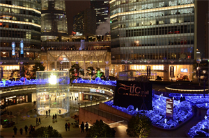 Poetry under neon lights—the nightlife of Shanghai