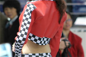 Experience the collision of the forest and the city in the darkness of Night Shanghai